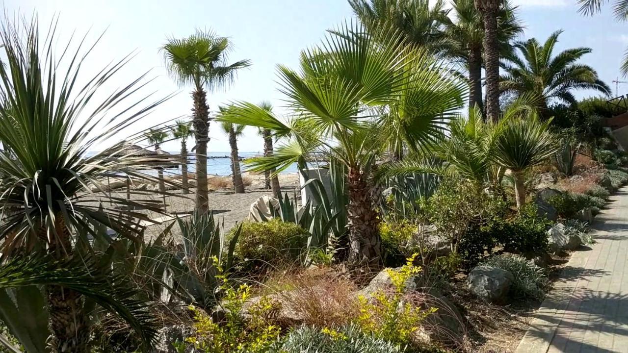 Fantastic 1 Bed Apartment By The Sea Opposite 4 Seasons Лімасол Екстер'єр фото