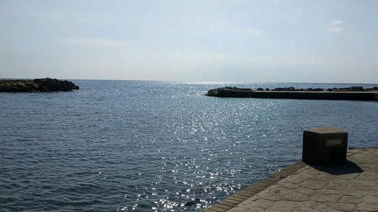 Fantastic 1 Bed Apartment By The Sea Opposite 4 Seasons Лімасол Екстер'єр фото